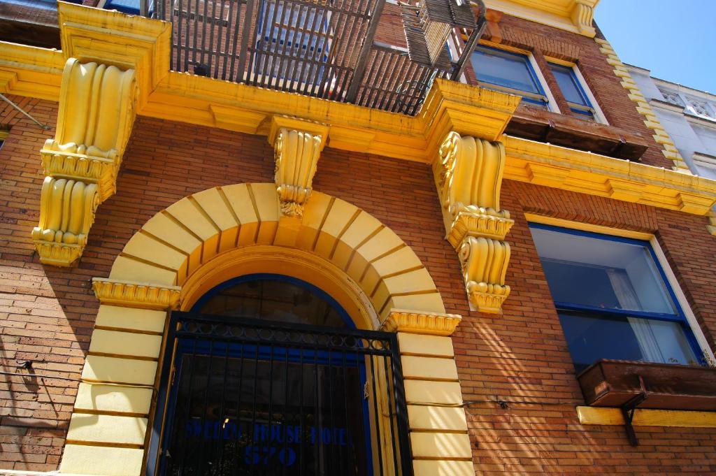 Sweden House 2*