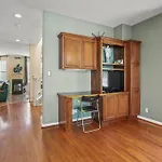 Beautiful Spacious House 2Br / 4Br In Silver Terrace