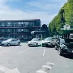 Inn On Grove
