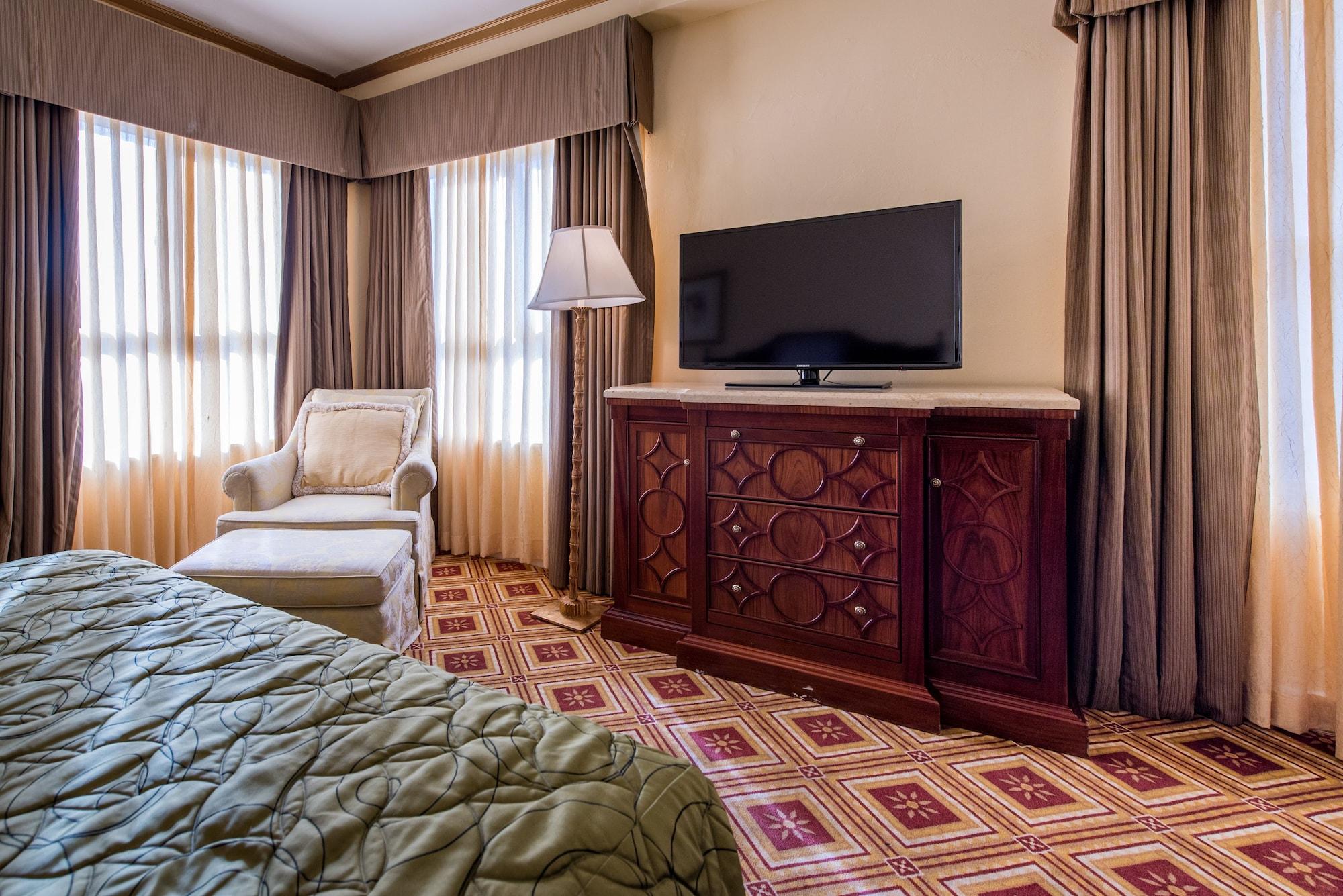 Embassy Hotel 2*