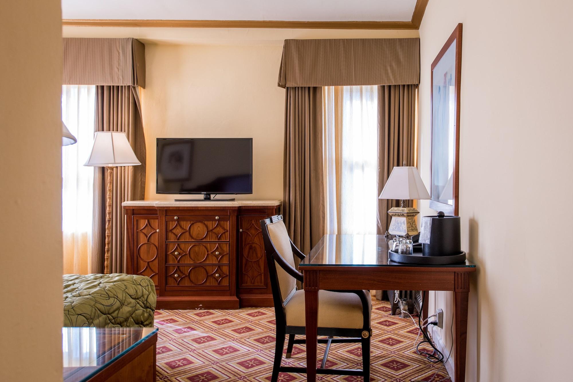 Embassy Hotel 2*