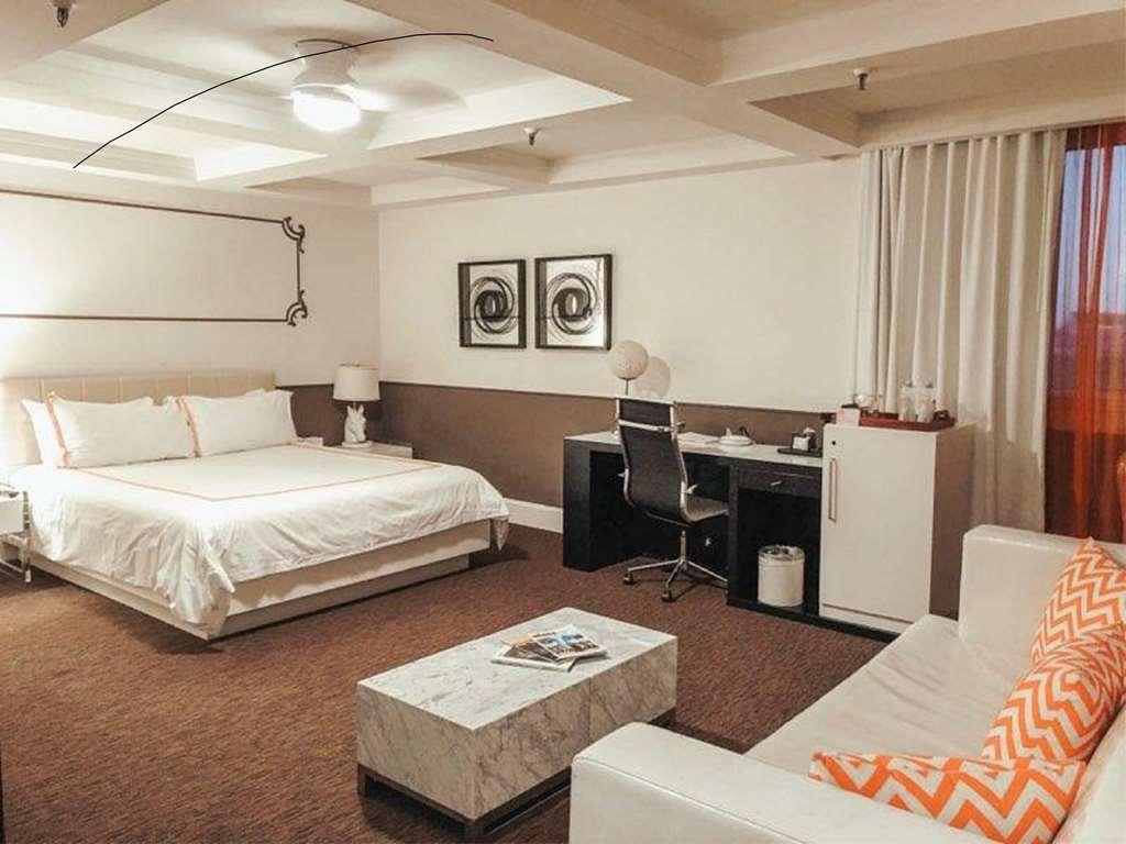 Julian Hotel