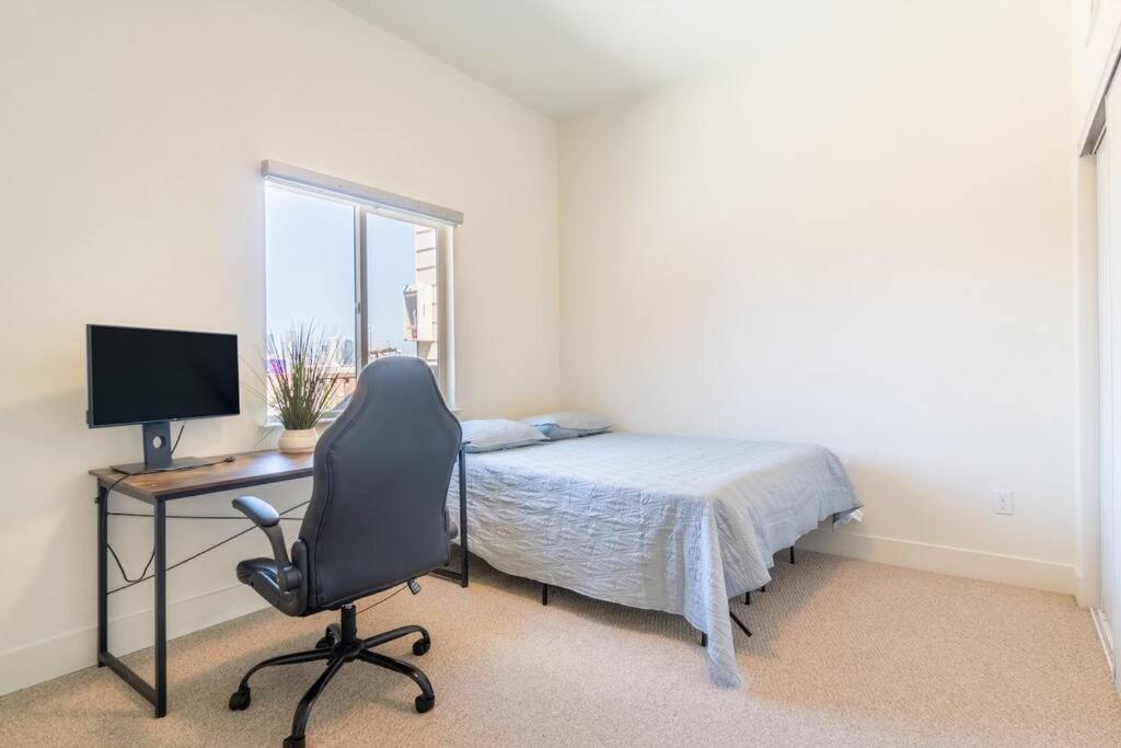 Huge Modern 4 Bedroom Flat W/ Views And Deck