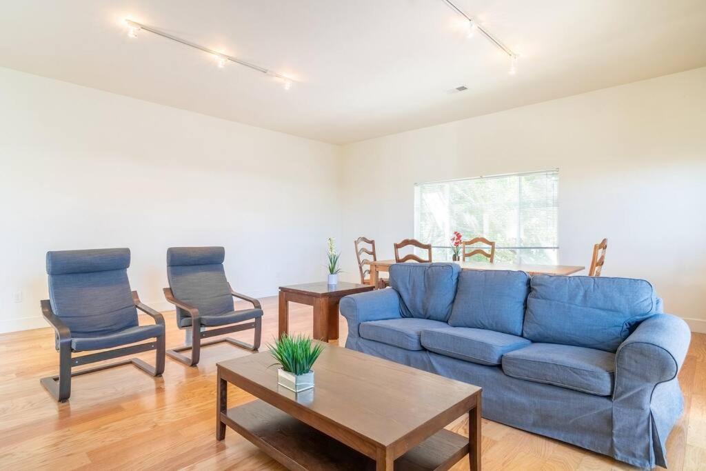 Apartment Huge Modern 4 Bedroom Flat W/ Views And Deck