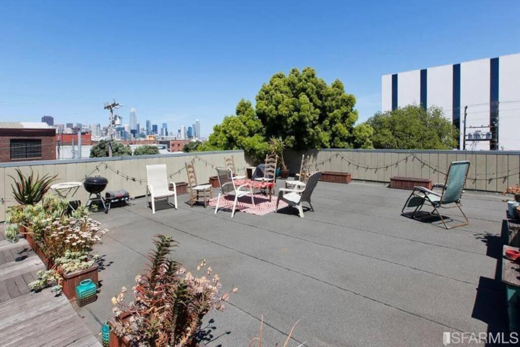 Huge Modern 4 Bedroom Flat W/ Views And Deck * San Francisco