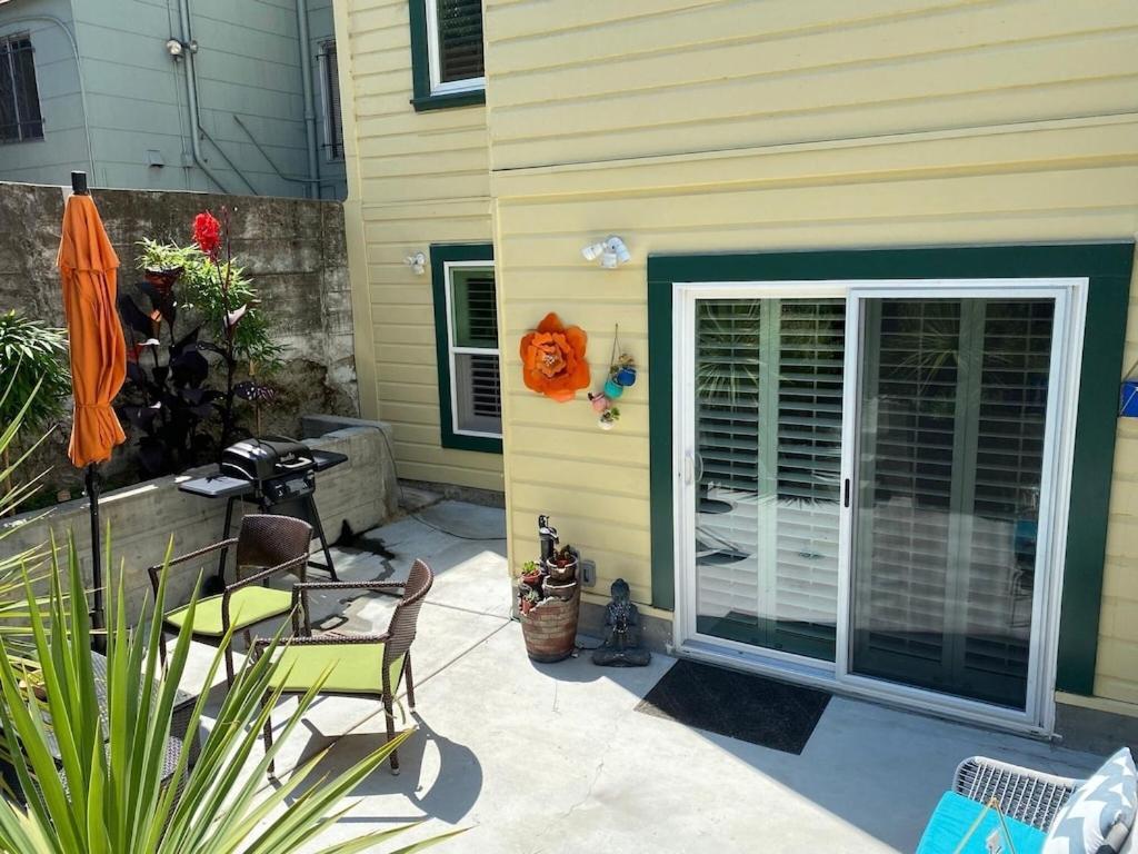 Beautiful In Sun Drenched Garden Holiday home *