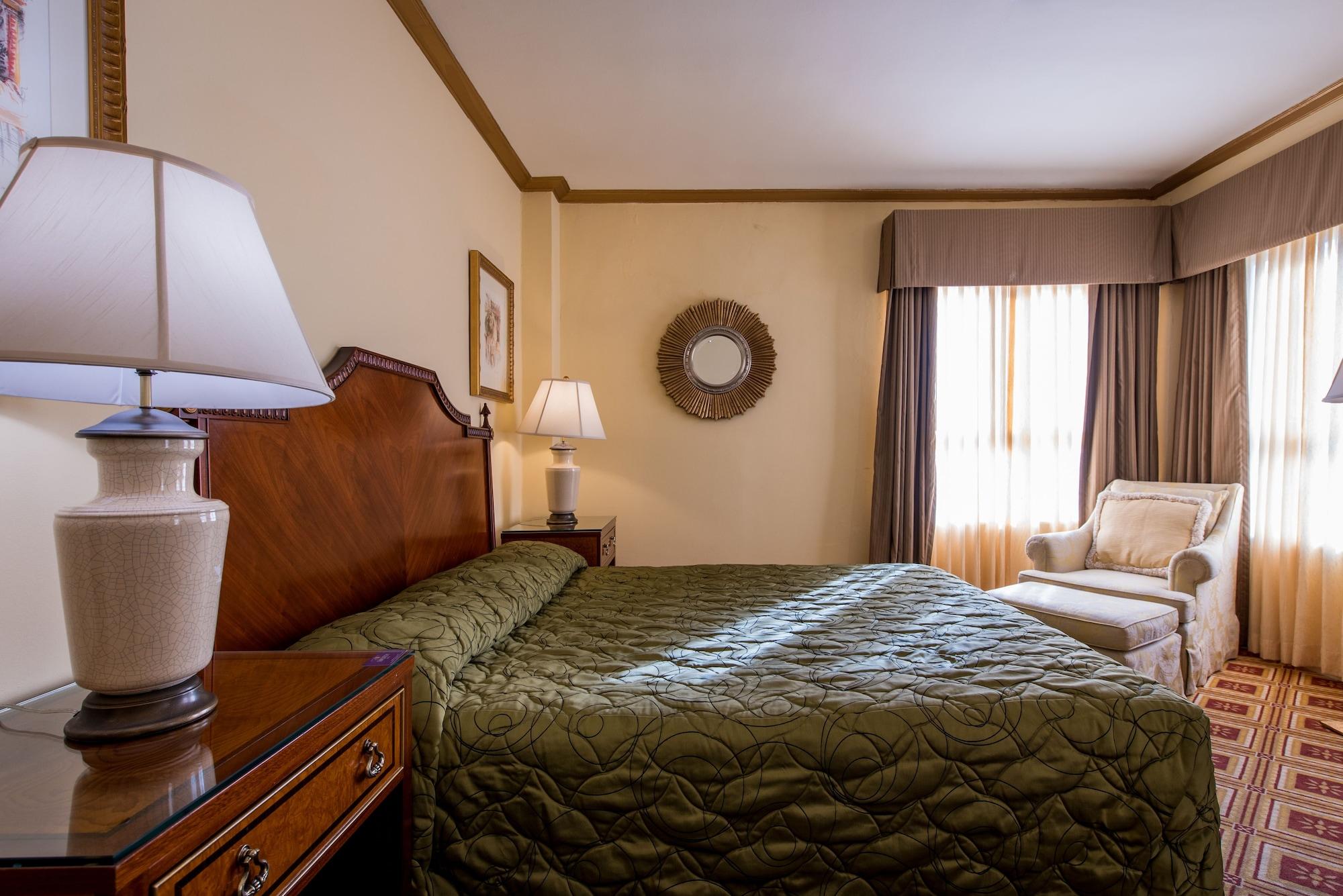 Embassy Hotel 2*