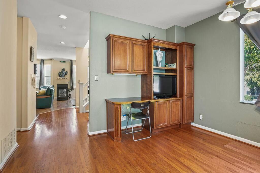 Beautiful Spacious House 2br / 4br In Silver Terrace San Francisco