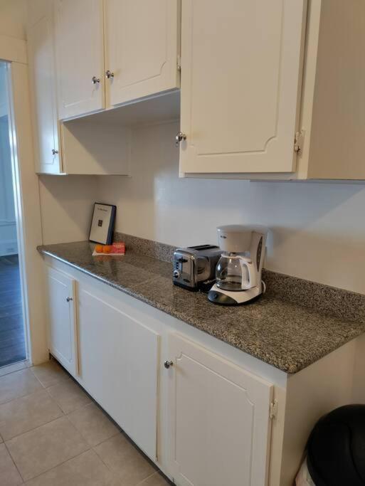 Apartment Sunny Sf - Cozy, Spacious, Convenient W/parking, A+ Location!!