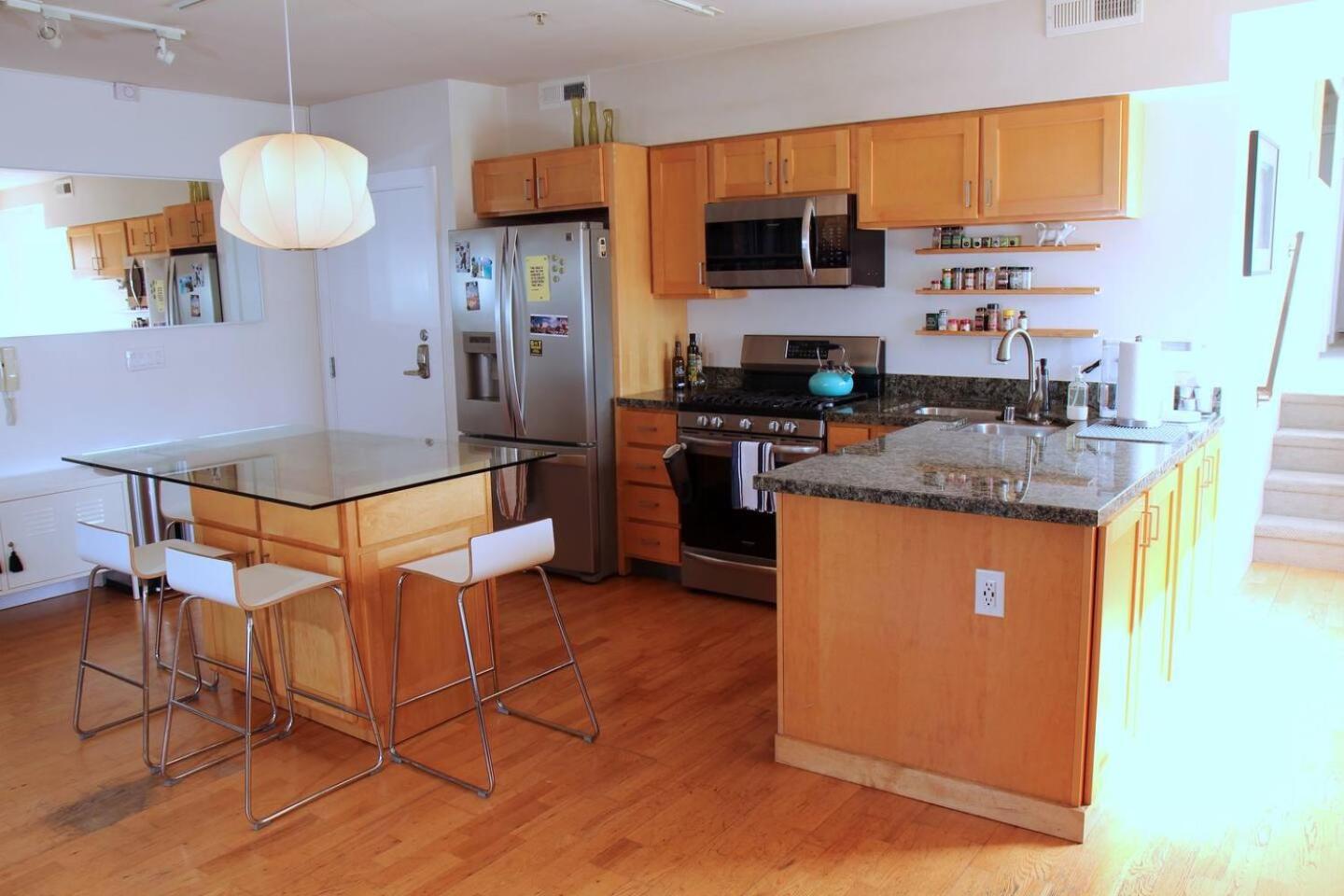 Stylish Nopa Penthouse, Remote Work Friendly Holiday home *