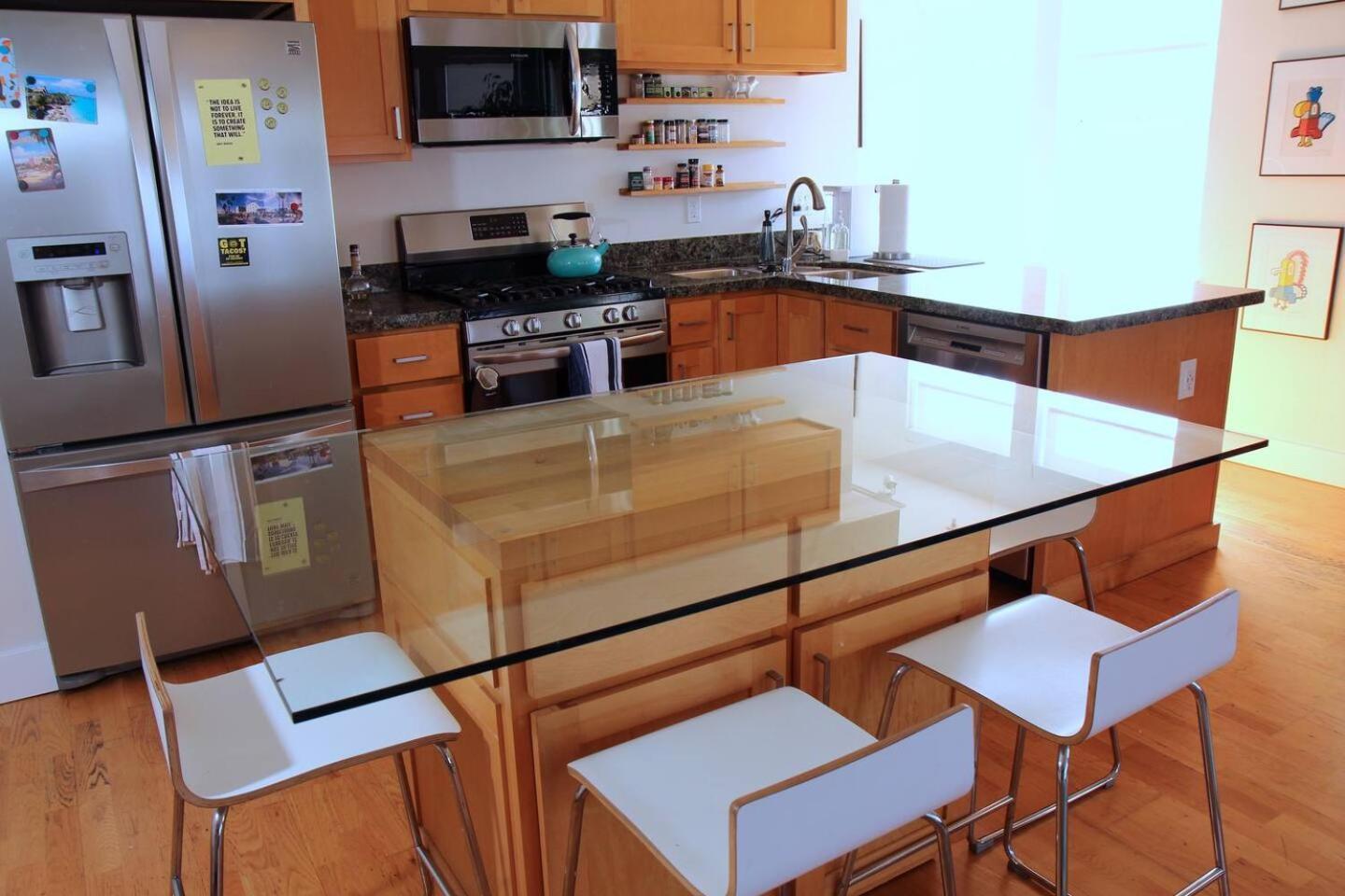 Stylish Nopa Penthouse, Remote Work Friendly Holiday home