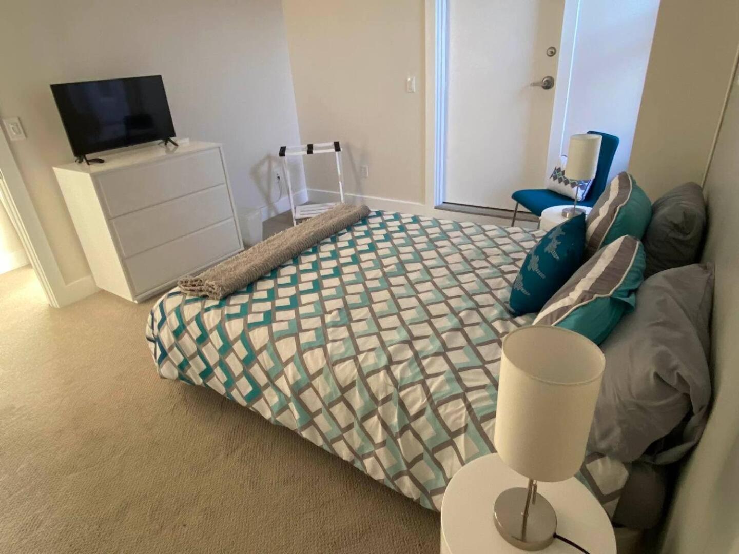 Holiday home Stylish Nopa Penthouse, Remote Work Friendly *