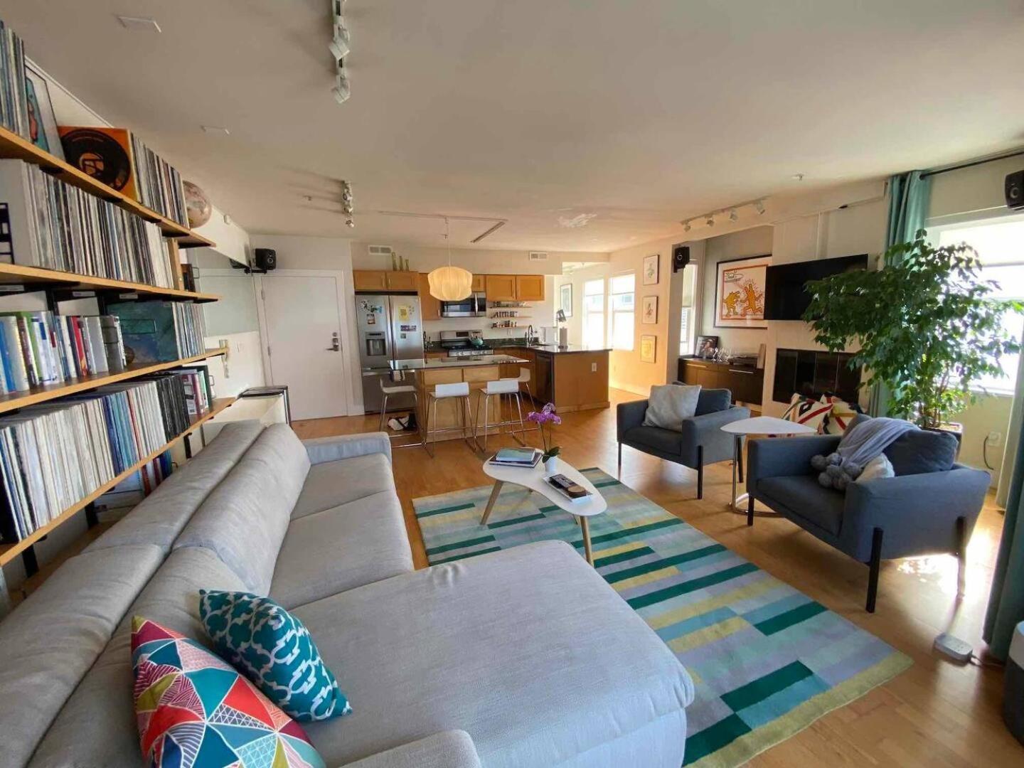 Stylish Nopa Penthouse, Remote Work Friendly Holiday home *