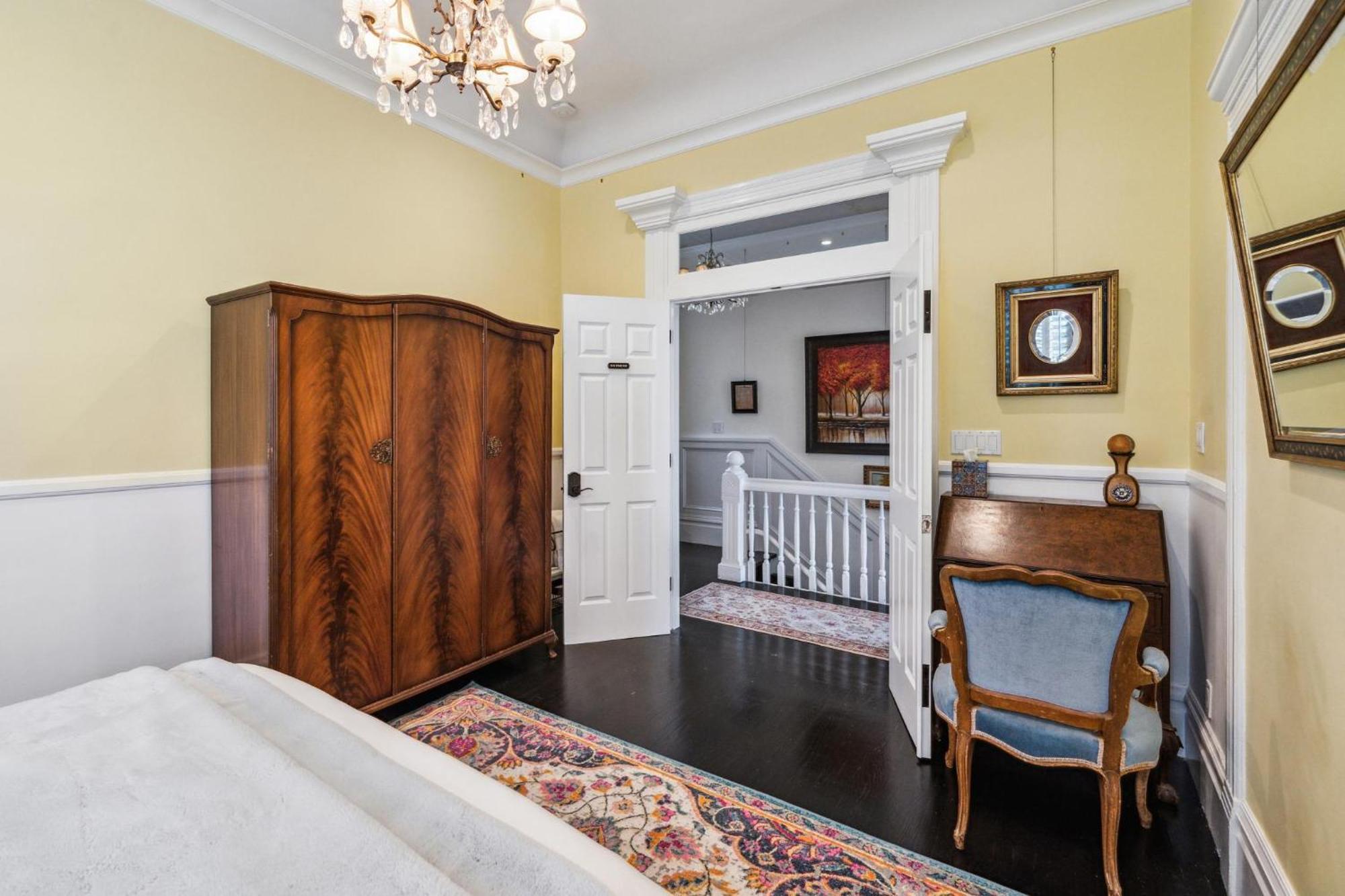 Holiday home Historic & Charming Victorian Sleeps 11