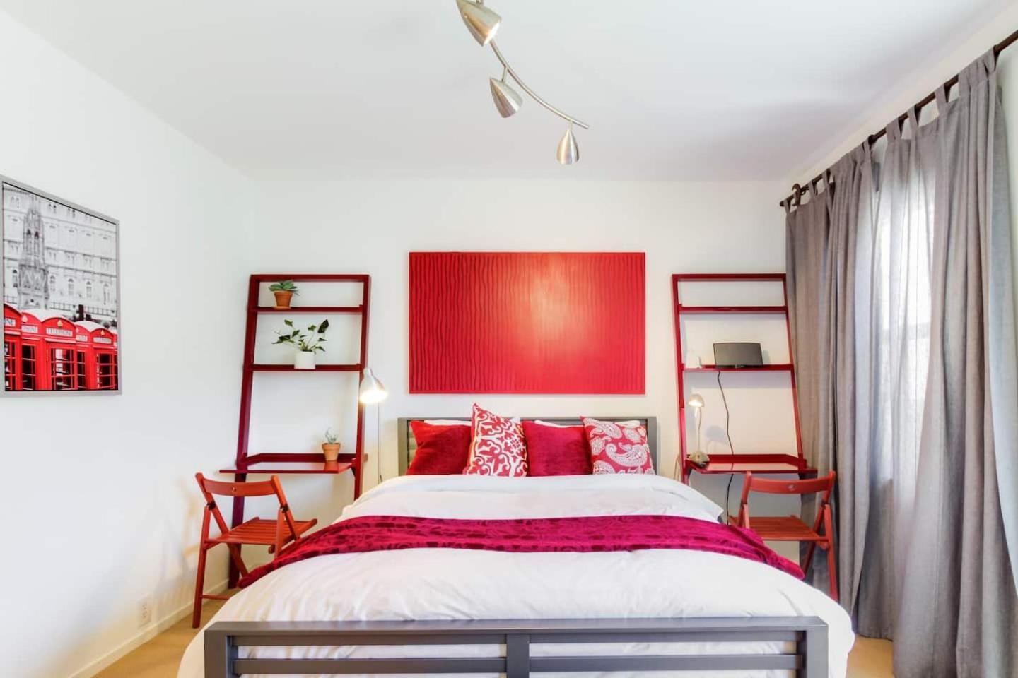 Holiday home Two Bedroom, Two Newly Renovated Bathrooms, Deck