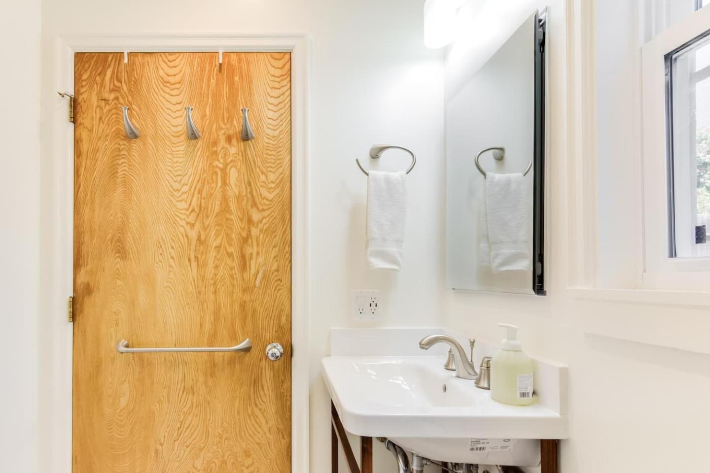 Two Bedroom, Two Newly Renovated Bathrooms, Deck Holiday home San Francisco