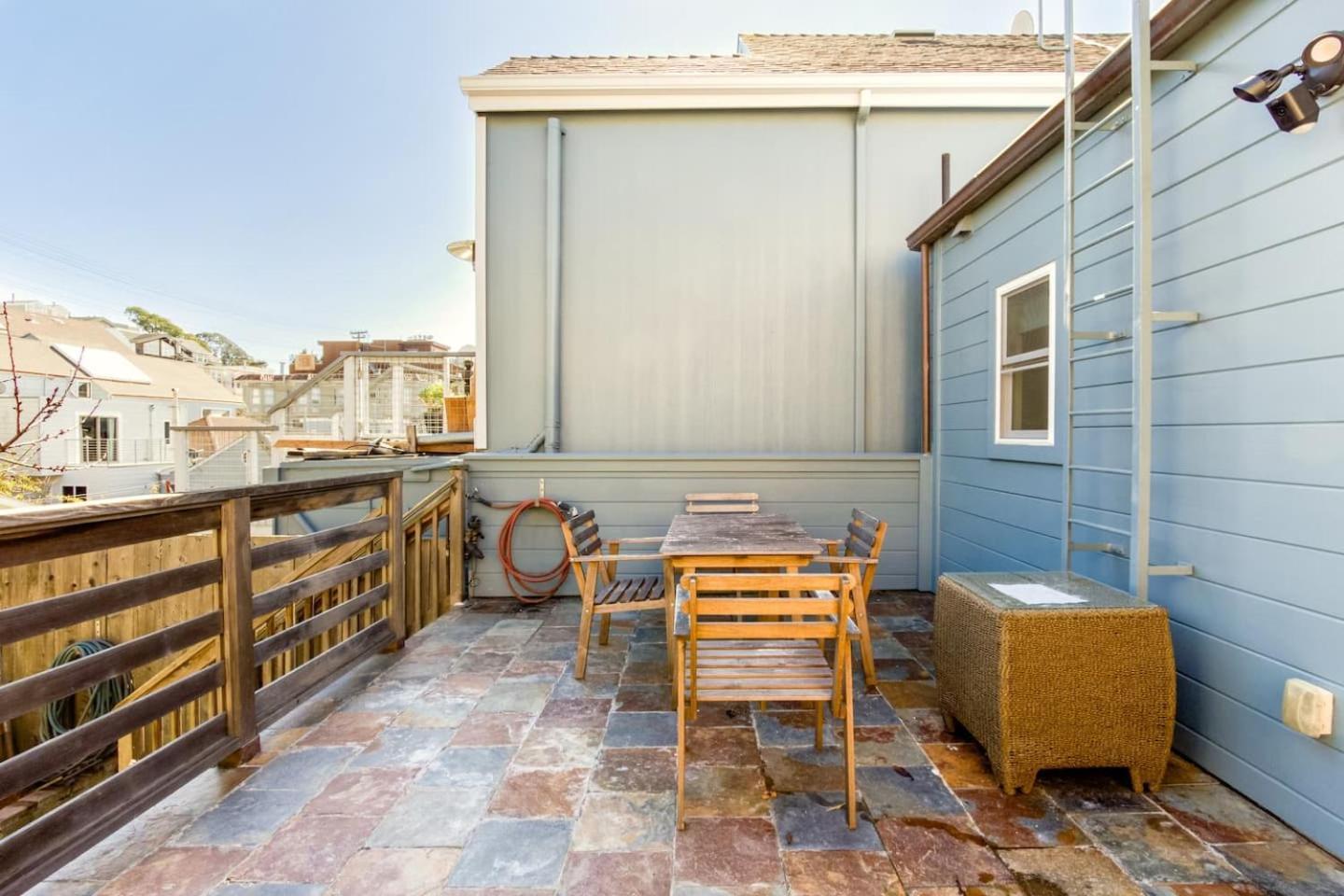 Two Bedroom, Two Newly Renovated Bathrooms, Deck Holiday home