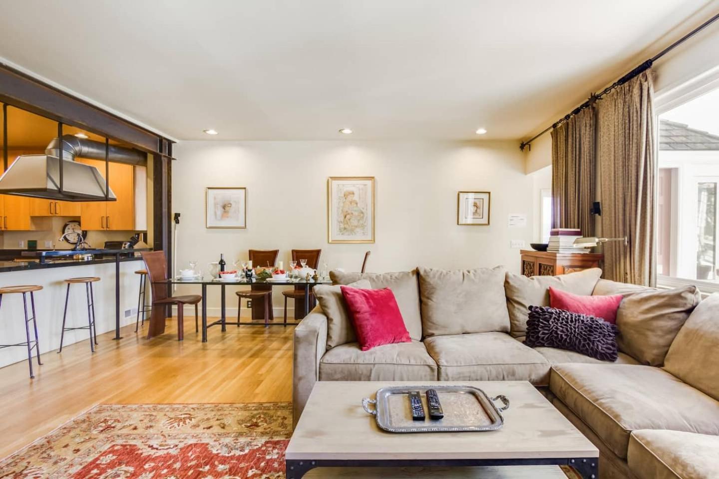 Holiday home Two Bedroom, Two Newly Renovated Bathrooms, Deck San Francisco
