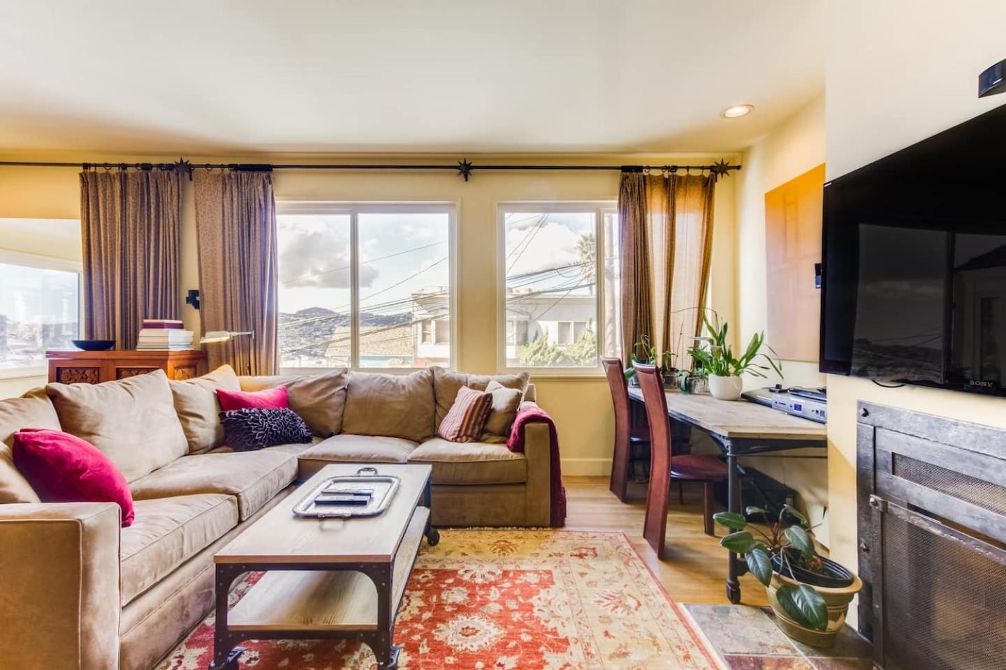 Holiday home Two Bedroom, Two Newly Renovated Bathrooms, Deck San Francisco
