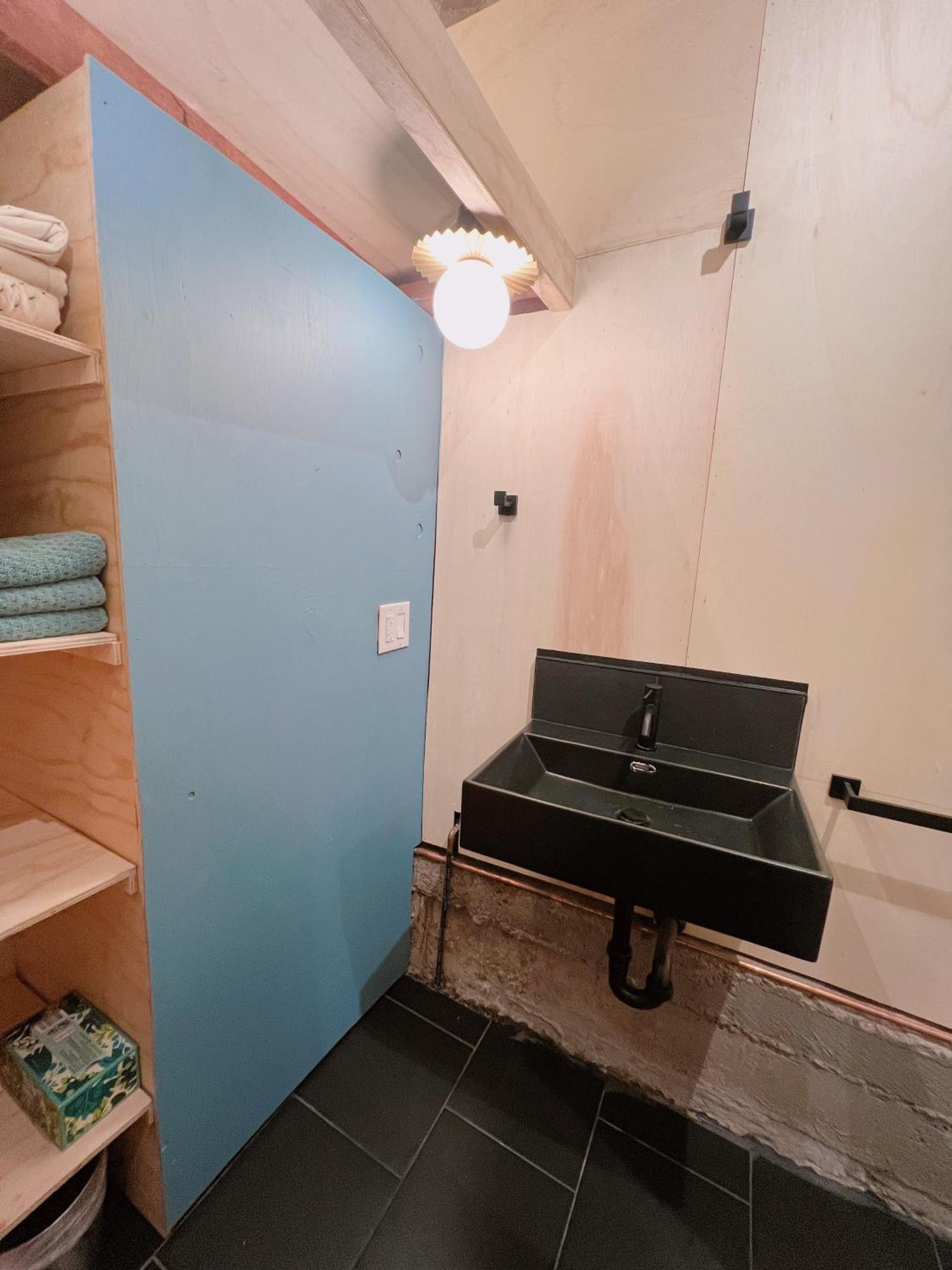 Apartment Charming Sleeps 2 On The Park On Of Hill