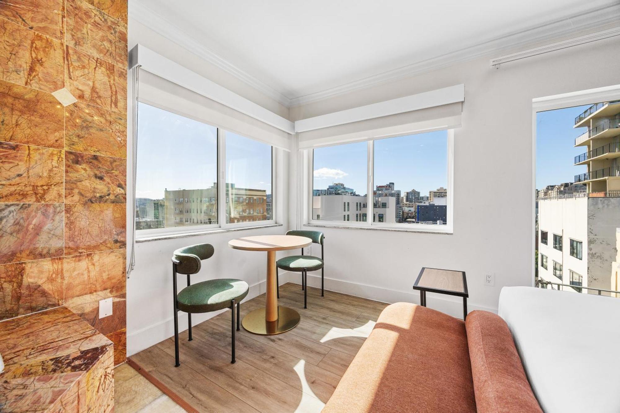 Nob Hill Hotel 4*