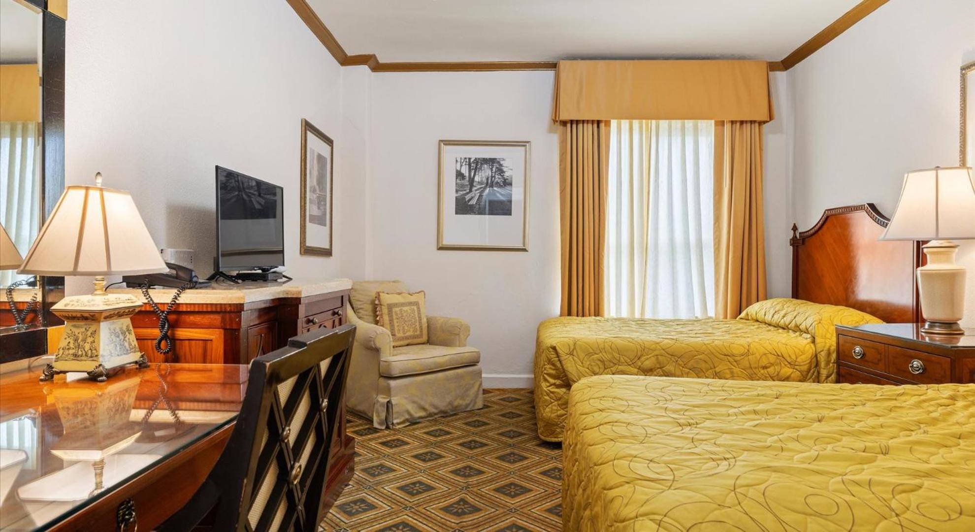 Embassy Hotel 2*