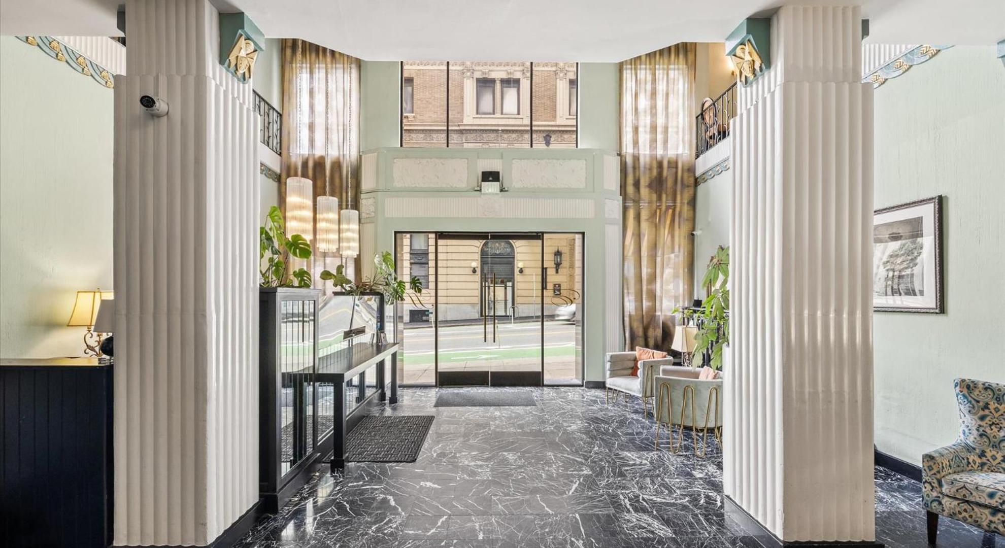 Hotel Embassy 2*