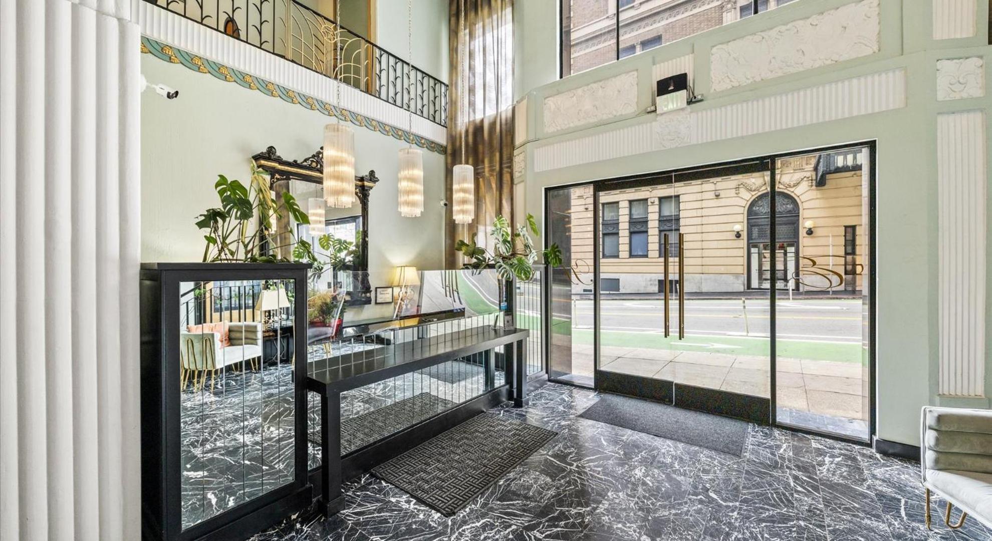 Hotel Embassy 2*
