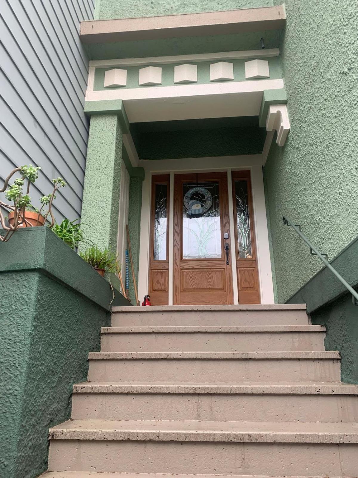 Perfectly Located Luxurious *