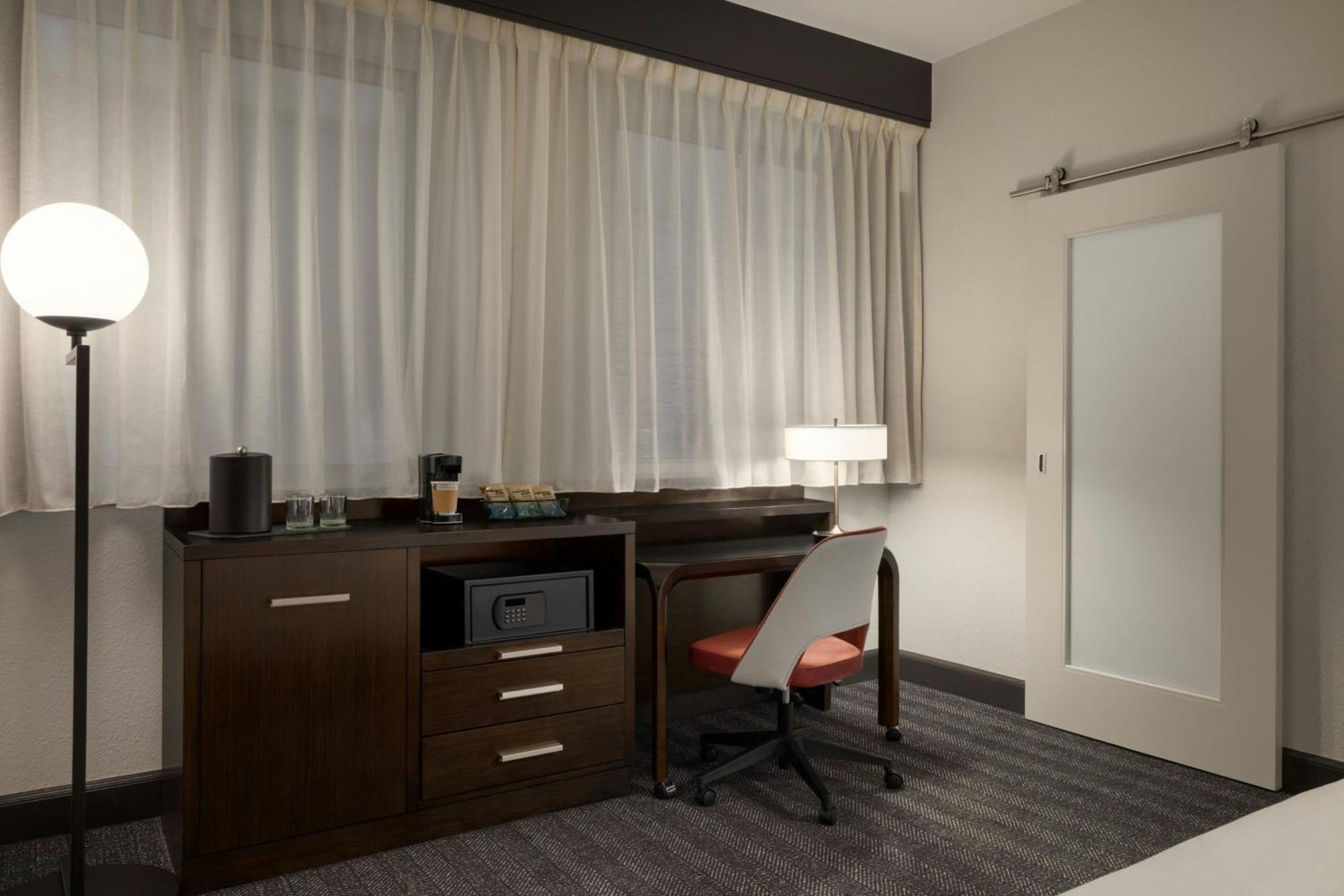 Courtyard By Marriott Union Square Hotel
