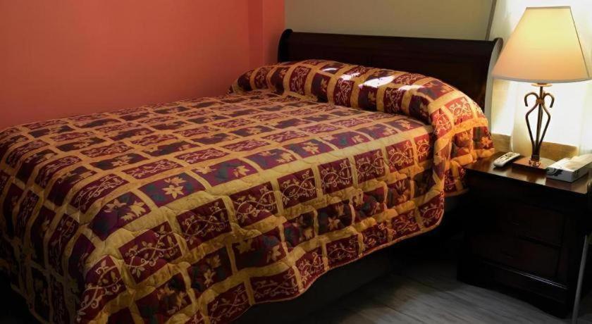 Desmond Hotel 2*