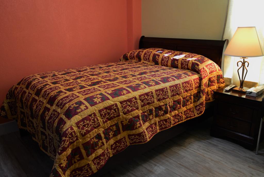 Desmond Hotel 2*