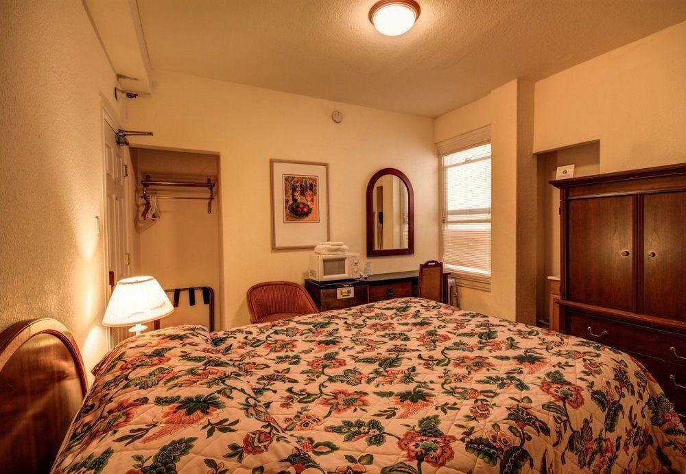 Layne Hotel 2*