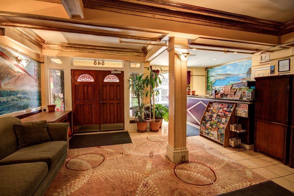 Layne Hotel