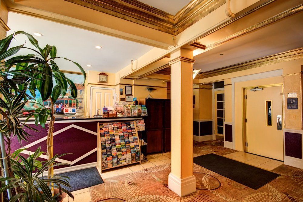 Layne Hotel