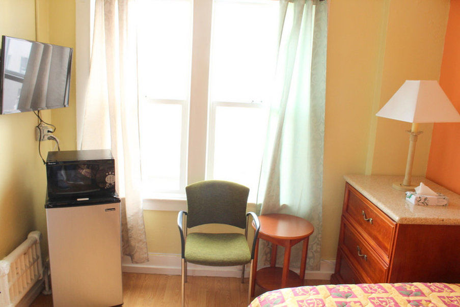 Hotel Desmond 2*