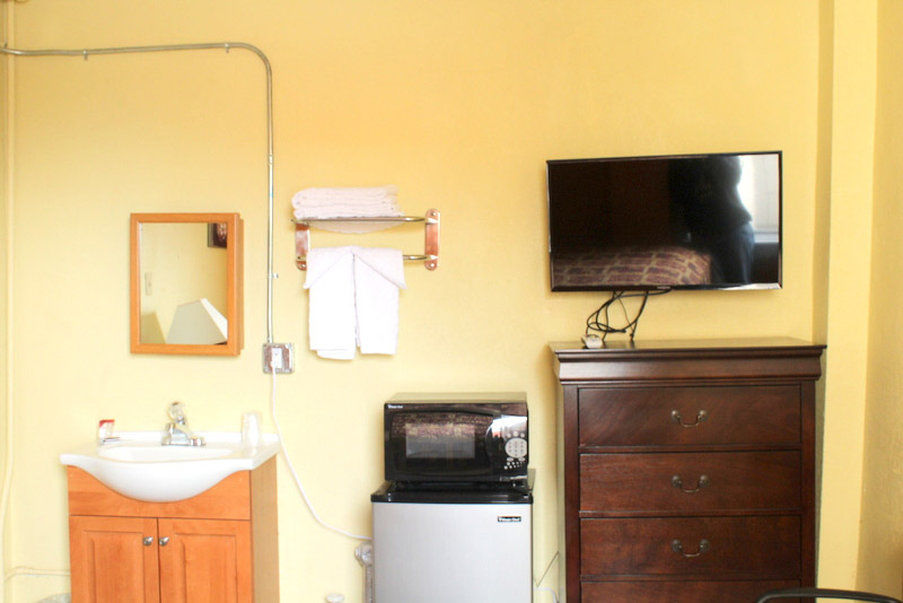 Desmond Hotel 2*