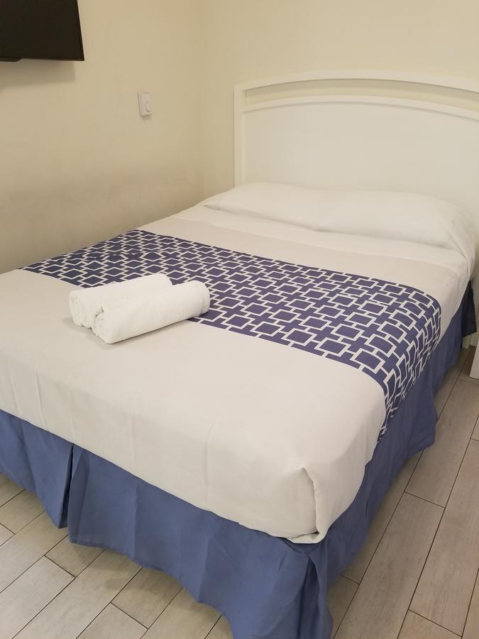964 Hotel *