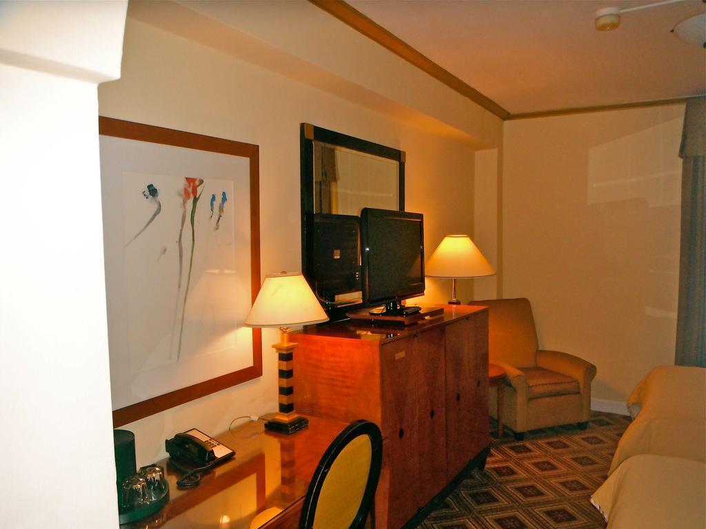 Hotel Embassy 2*