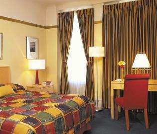 Commodore Hotel 3*