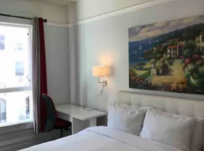 Blue Hotel