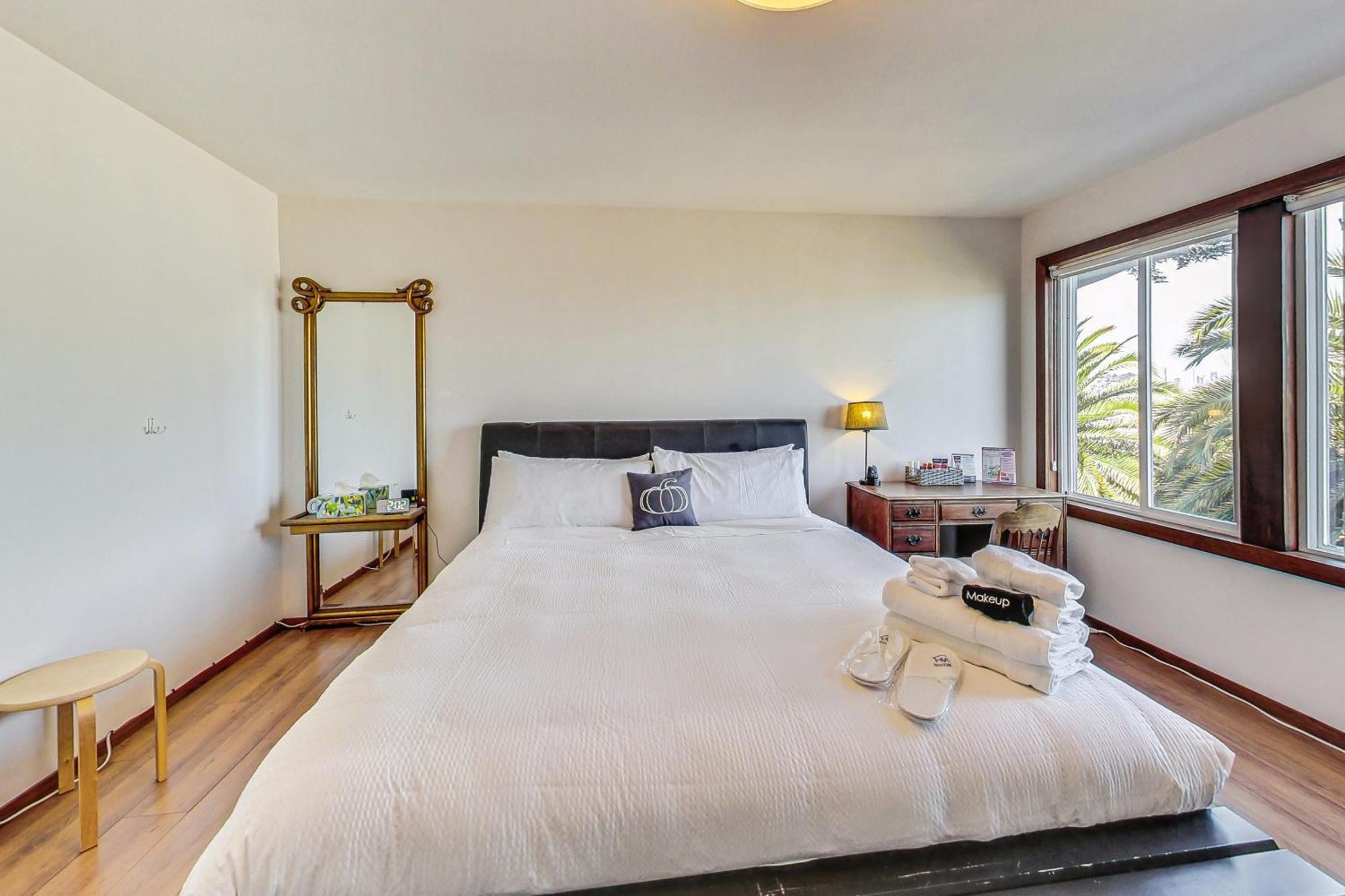 2br Castle On The Hill Wviews *