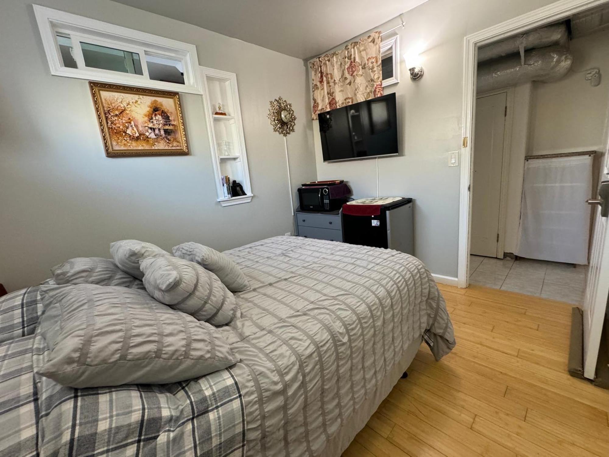 Private And Bathroom - Free Street Parking Apartment San Francisco