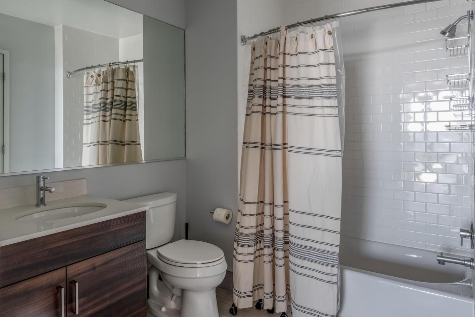 Soma 2br W Concierge Rooftop Nr Restaurants Sfo-1478