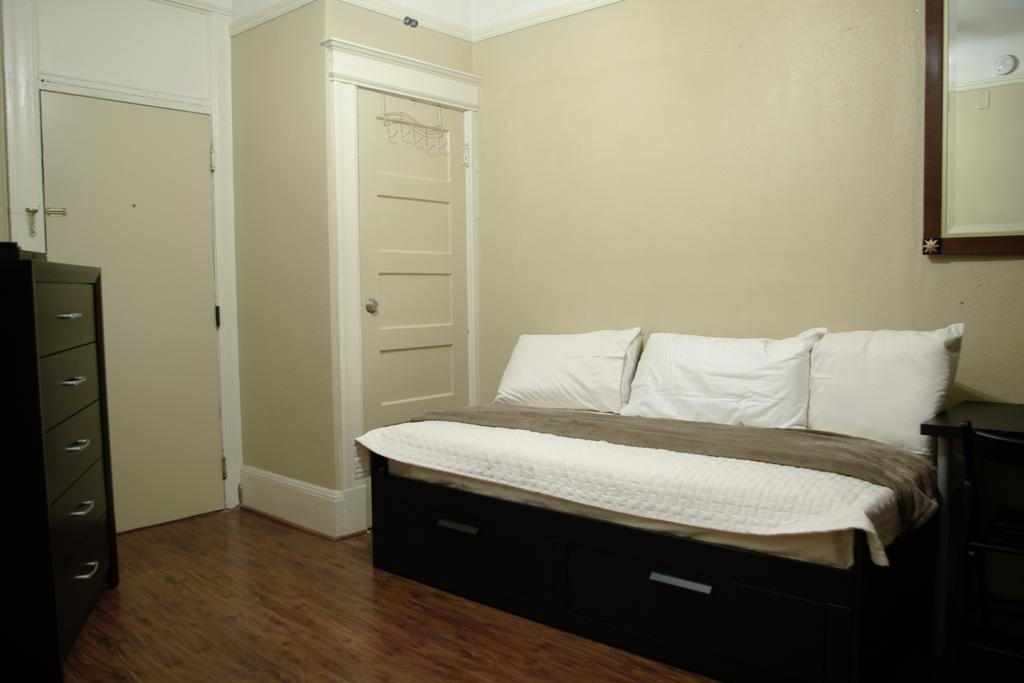 Hotel Yale *