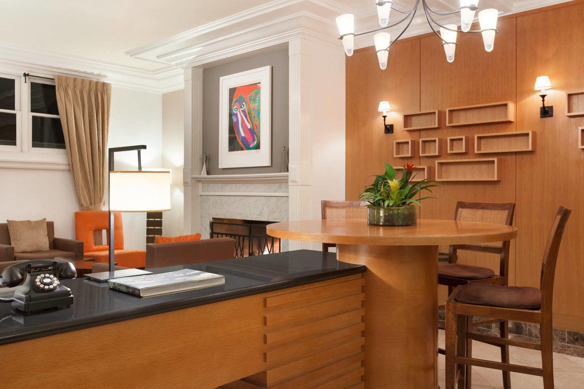 Hotel Executive Vintage Court
