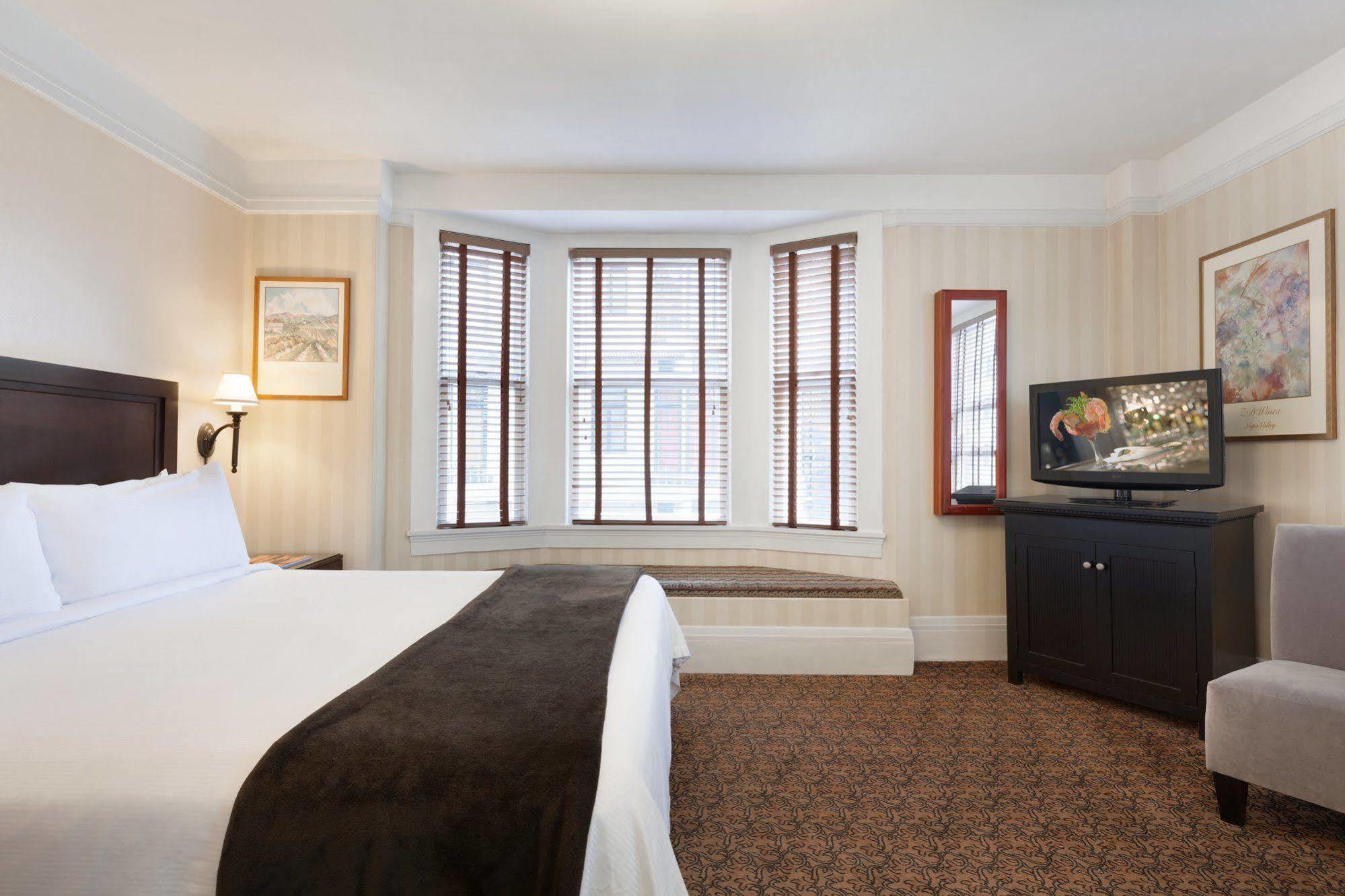 Hotel Executive Vintage Court