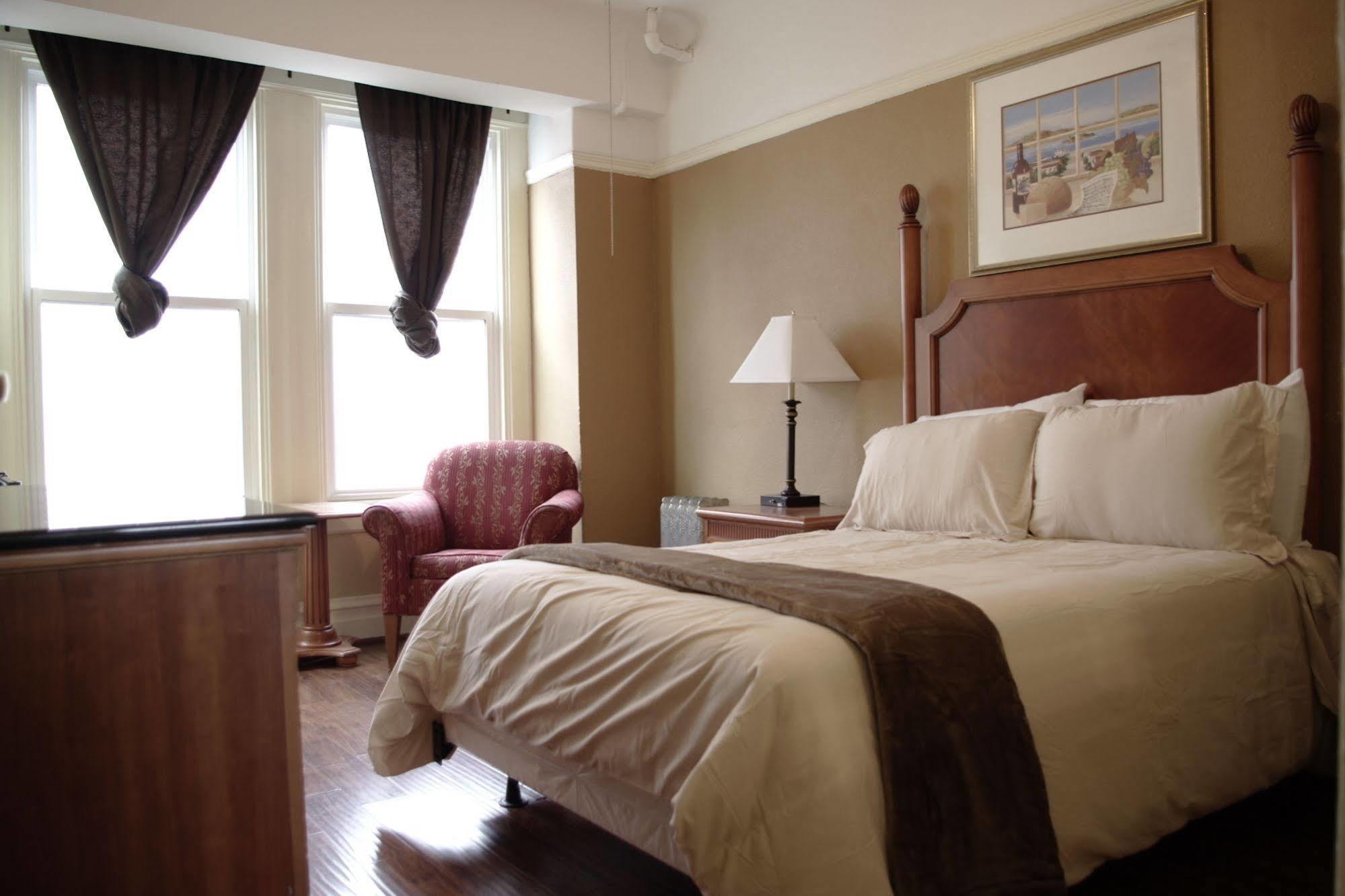 Yale Hotel