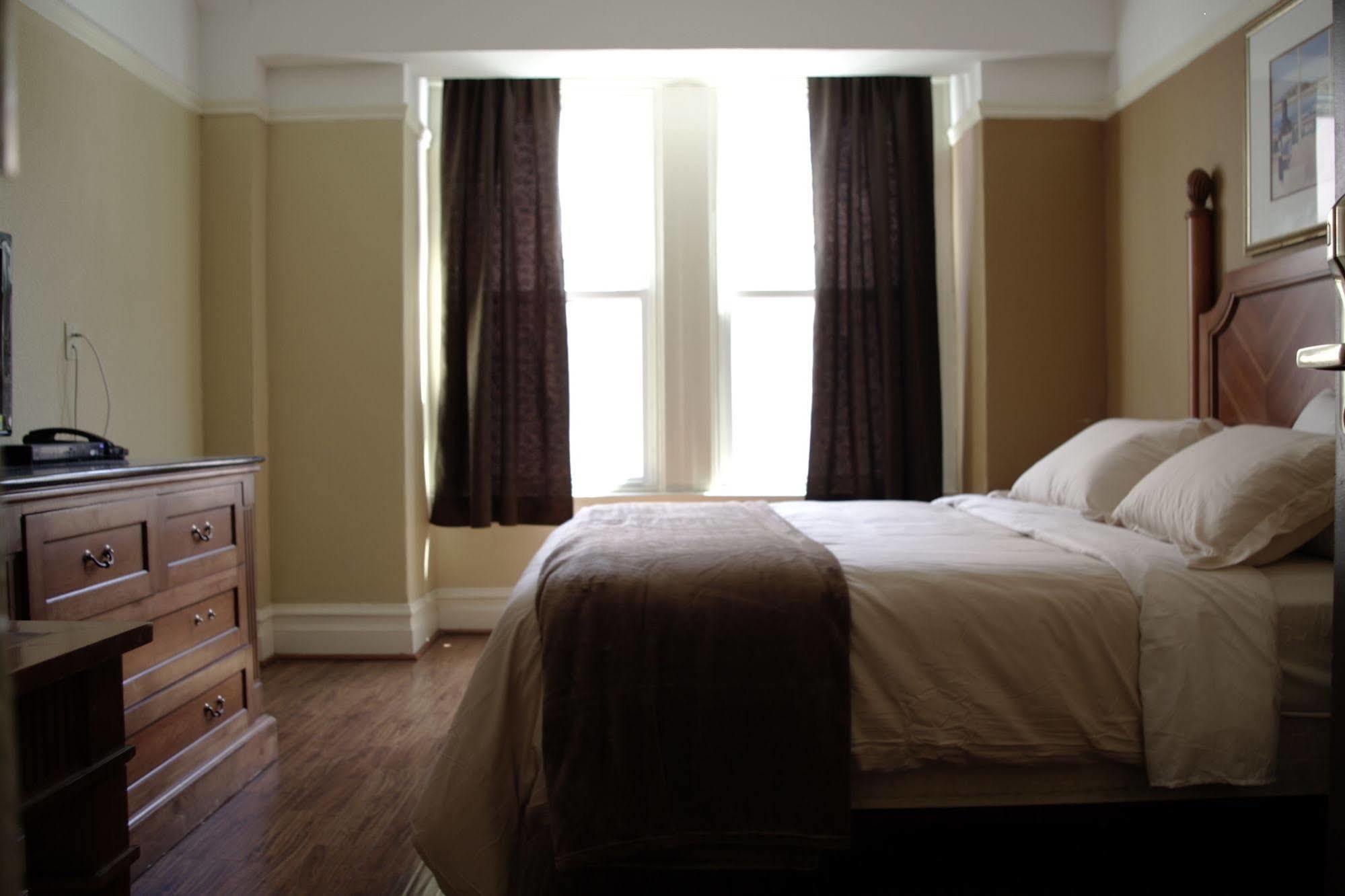 Hotel Yale *
