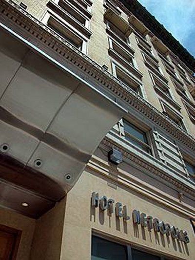 Metropolis Hotel 3*
